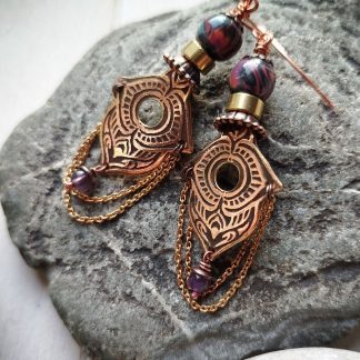 boucles oreilles bohème orientale laiton cuivré gravé perle noir rose bleu chainette pierre améthyste bijoux artisan d'art Katjoubi Normandie Bayeux calvad